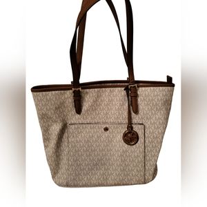 Michael Kors Creme & Tan Purse with lots of pockets and storage